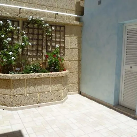 아파트 In Mit Pool & Garten *